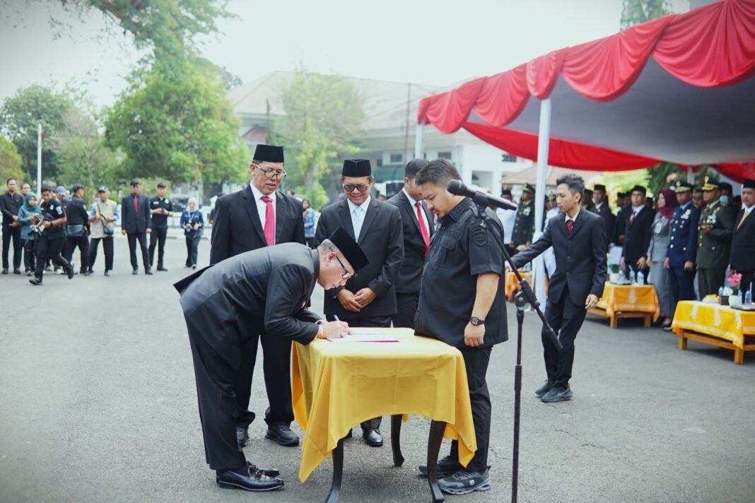 BUPATI SUBANG RESMI LANTIK SEKDA SUBANG BUPATI SUBANG RESMI LANTIK SEKDA SUBANG