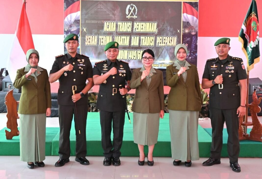 Tongkat Komando Dandim 1409/Gowa Resmi Berganti, Danrem 141/Tp Pimpin Langsung Sertijab Tongkat Komando Dandim 1409/Gowa Resmi Berganti, Danrem 141/Tp Pimpin Langsung Sertijab