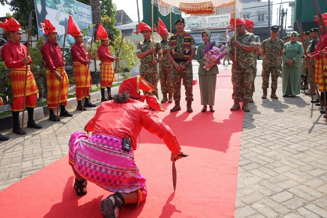 PENYAMBUTAN DANDIM 1409/GOWA BARU DAN PELEPASAN DANDIM LAMA, SIMBOL REGENERASI KEPEMIMPINAN TNI-AD PENYAMBUTAN DANDIM 1409/GOWA BARU DAN PELEPASAN DANDIM LAMA, SIMBOL REGENERASI KEPEMIMPINAN TNI-AD