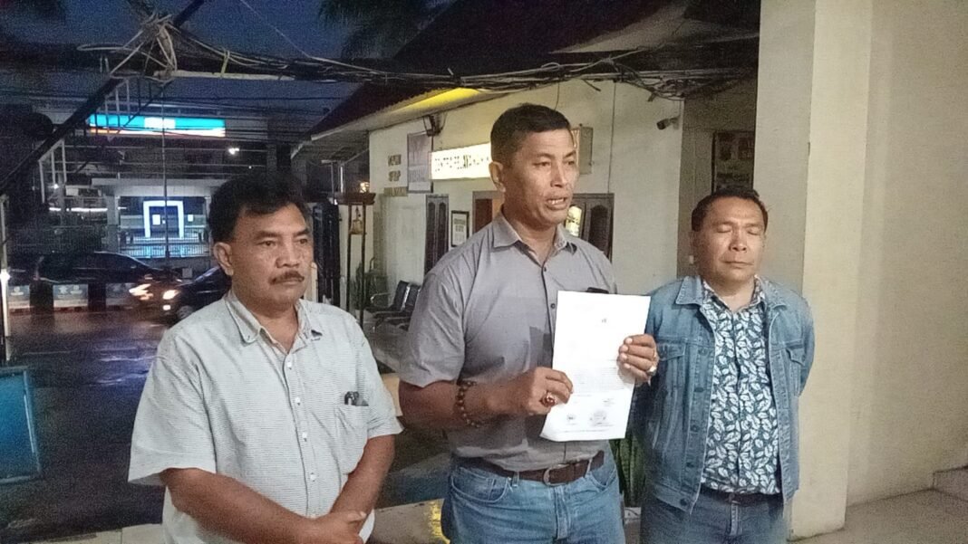 Terkejut di Laporkan ! Didampingi Kuasa Hukumnya,Juliadi Kaban Kembali Laporkan AS ke Polres Karo Terkejut di Laporkan ! Didampingi Kuasa Hukumnya,Juliadi Kaban Kembali Laporkan AS ke Polres Karo