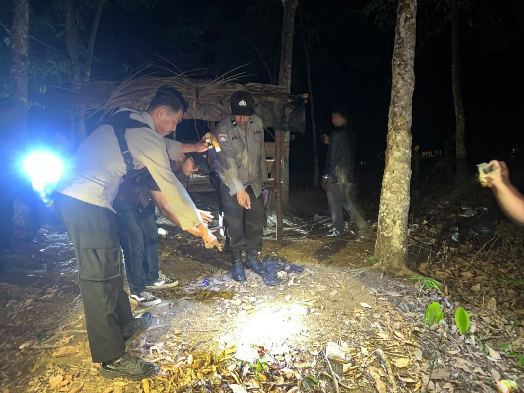 Penganiayaan Maut di Lapak Sawit Aur Duri, Pria 45 Tahun Diamankan Polisi Penganiayaan Maut di Lapak Sawit Aur Duri, Pria 45 Tahun Diamankan Polisi