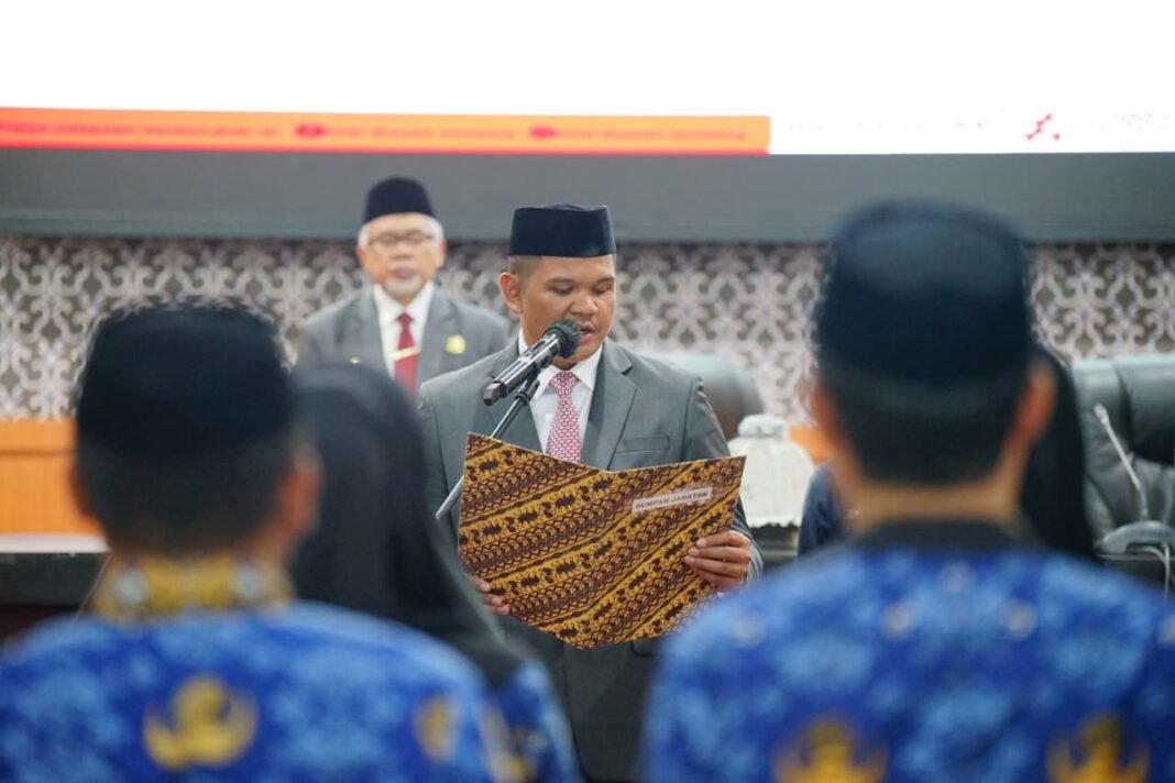 Bupati Bantaeng Lantik Inspektur Baru dan Tenaga Pendidik Bupati Bantaeng Lantik Inspektur Baru dan Tenaga Pendidik