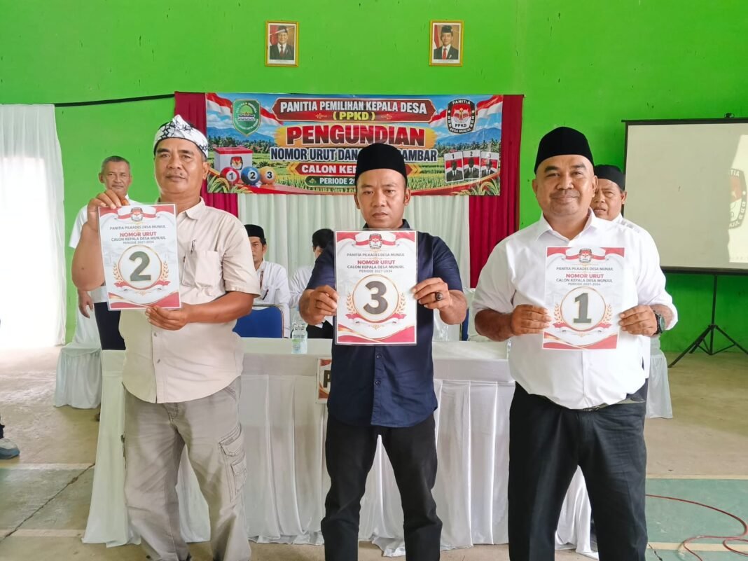 TIGA CALON KEPALA DESA MUNJUL SAMPAIKAN VISI MISI TIGA CALON KEPALA DESA MUNJUL SAMPAIKAN VISI MISI