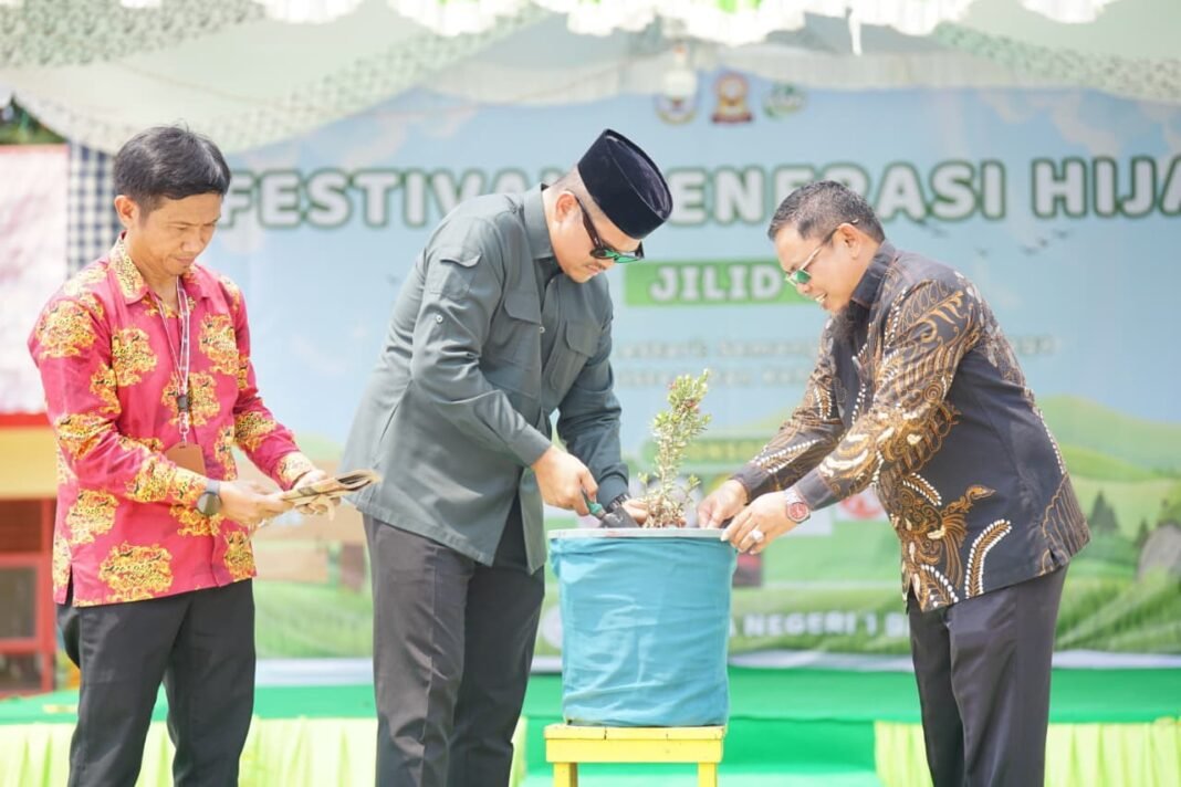 Bupati Bantaeng Ajak Pelajar Bangun Kesadaran Menjaga Lingkungan Bupati Bantaeng Ajak Pelajar Bangun Kesadaran Menjaga Lingkungan