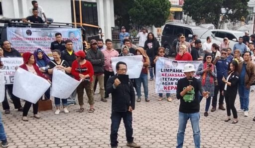 Orang Tua Korban Diduga Keracunan MBG di Berastagi Datangi DPRD, Polres dan Kantor Bupati Karo Orang Tua Korban Diduga Keracunan MBG di Berastagi Datangi DPRD, Polres dan Kantor Bupati Karo