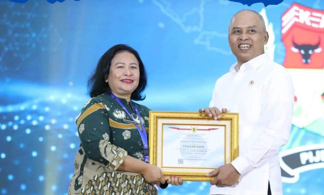 Pemkab Karo Tingkatkan Keamanan Siber Daerah ! Terima STR TTIS Resmi dari BSSN RI Pemkab Karo Tingkatkan Keamanan Siber Daerah ! Terima STR TTIS Resmi dari BSSN RI