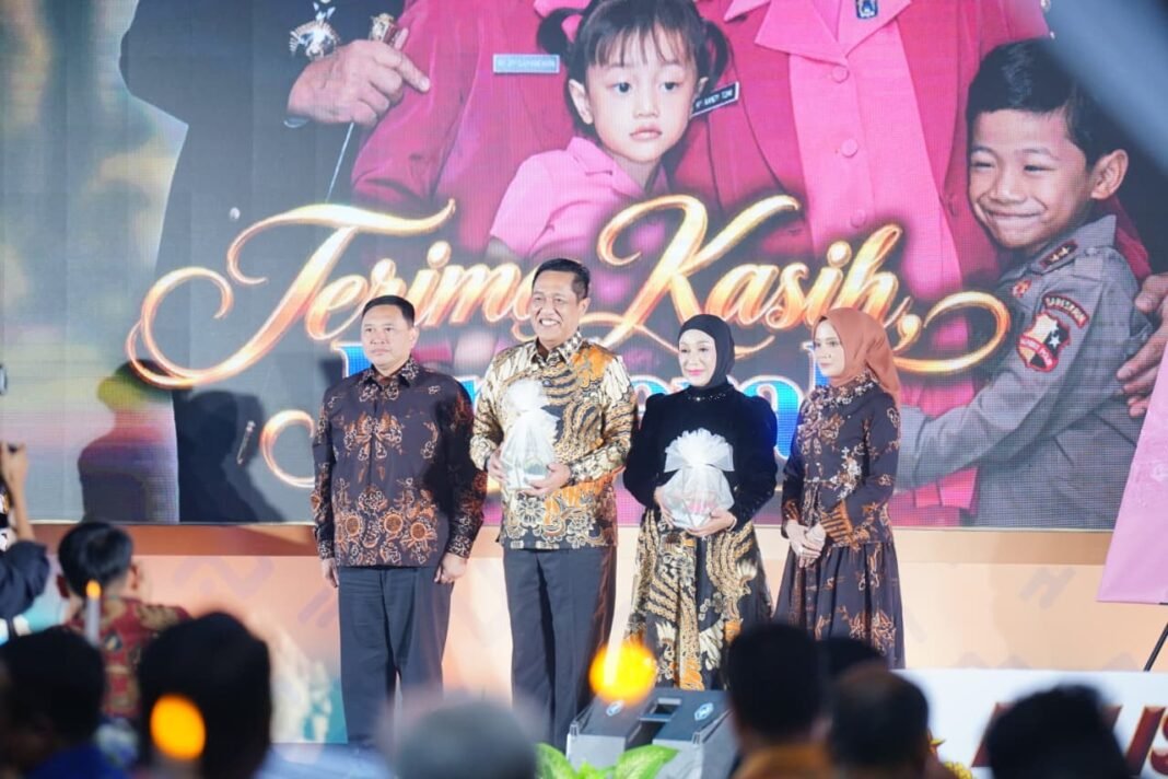 Pergantian Kapolda Sulsel, Bupati Bantaeng Bersama Kapolres Hadiri Acara Kenal Pamit Pergantian Kapolda Sulsel, Bupati Bantaeng Bersama Kapolres Hadiri Acara Kenal Pamit