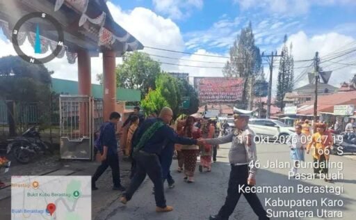 Terima Kasih Pak Polsek Berastagi ! Pawai Kerja Rani GBKP Berastagi Lancar, Aman dan Sukses Terima Kasih Pak Polsek Berastagi ! Pawai Kerja Rani GBKP Berastagi Lancar, Aman dan Sukses