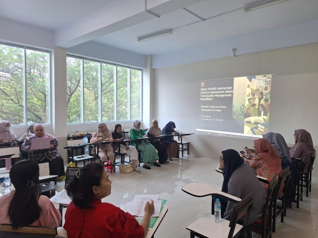 Mengintegrasikan Internal dan External Assessment untuk Meningkatkan Mutu Pendidikan Mengintegrasikan Internal dan External Assessment untuk Meningkatkan Mutu Pendidikan