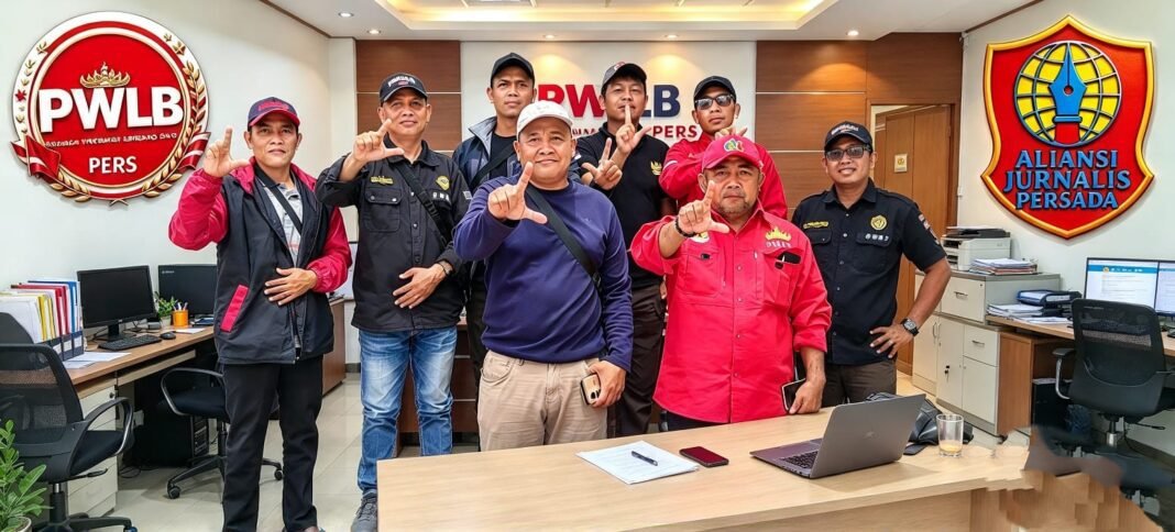 PWLB dan AJP Pererat Silaturahmi, Sepakat Perkuat Soliditas Insan Pers di Lampung Barat PWLB dan AJP Pererat Silaturahmi, Sepakat Perkuat Soliditas Insan Pers di Lampung Barat