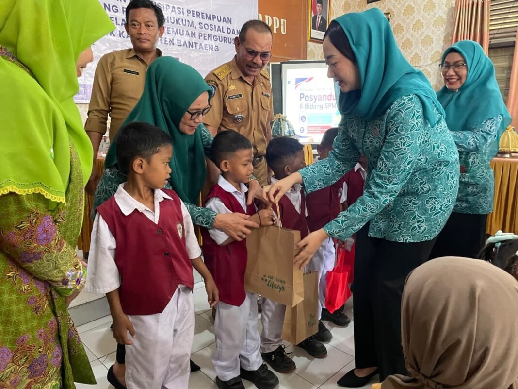 Perkuat Upaya Pencegahan Stunting, Ketua TP PKK Bantaeng Serahkan Bantuan Susu bagi Anak Perkuat Upaya Pencegahan Stunting, Ketua TP PKK Bantaeng Serahkan Bantuan Susu bagi Anak
