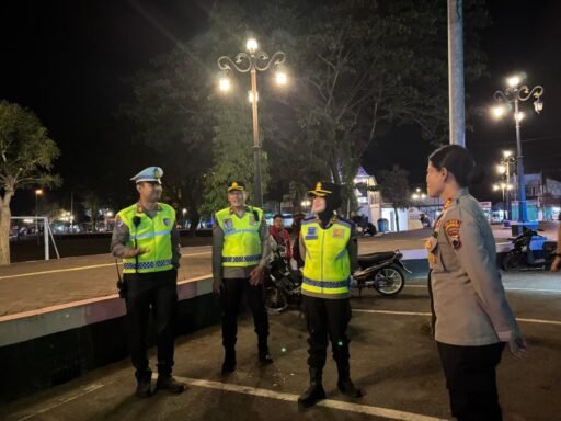 Jaga Kondusivitas Jalan Raya, AKBP Erna Rahayu Ajak Warga Purworejo Tertib Berlalu Lintas Jaga Kondusivitas Jalan Raya, AKBP Erna Rahayu Ajak Warga Purworejo Tertib Berlalu Lintas