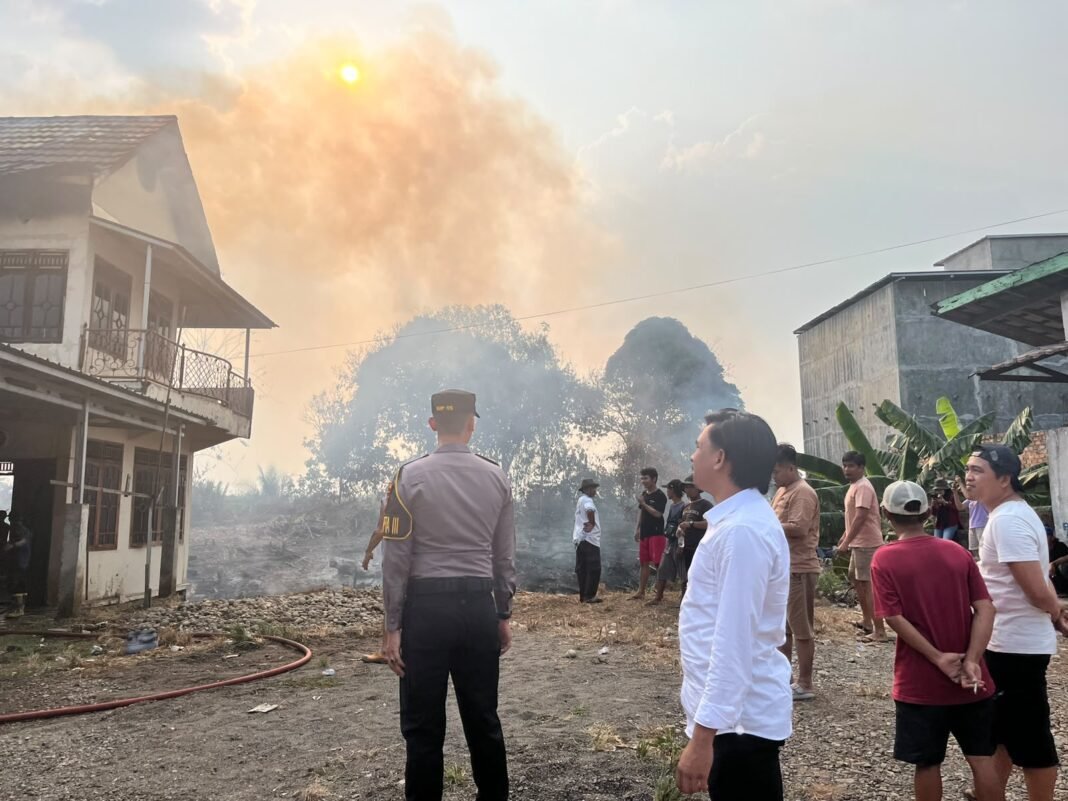 Kebakaran Hutan dan Rumah di Karang Raja, Polres Muara Enim Turun ke Lokasi Kebakaran Hutan dan Rumah di Karang Raja, Polres Muara Enim Turun ke Lokasi