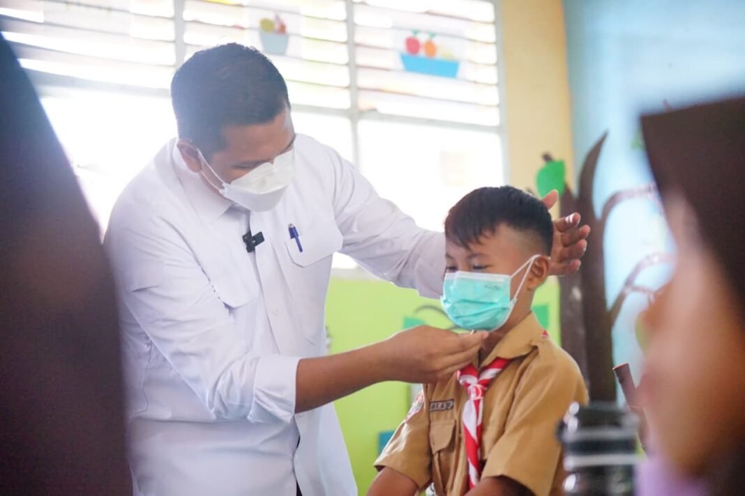 Peduli Kesehatan Siswa, Bupati Bantaeng Bagikan Masker Peduli Kesehatan Siswa, Bupati Bantaeng Bagikan Masker