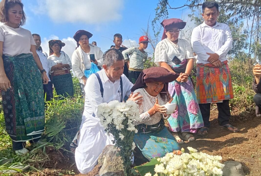 Kehadiran Anggota DPR RI Hinca Pandjaitan di Kandibata, Disambut Tari Pengalo ngalo dan Ndikkar Kehadiran Anggota DPR RI Hinca Pandjaitan di Kandibata, Disambut Tari Pengalo ngalo dan Ndikkar