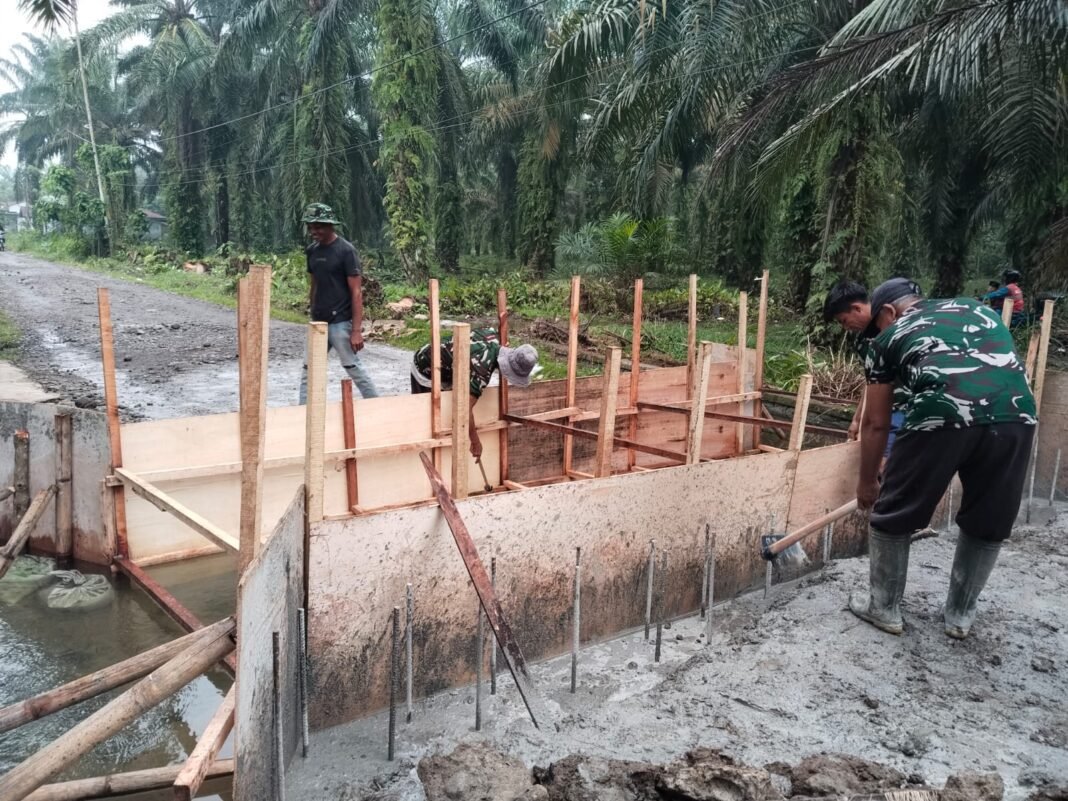 Kodim 0203/LKT Bangun Jembatan Beton di Kuala Langkat, Progres Capai 10 Persen Kodim 0203/LKT Bangun Jembatan Beton di Kuala Langkat, Progres Capai 10 Persen
