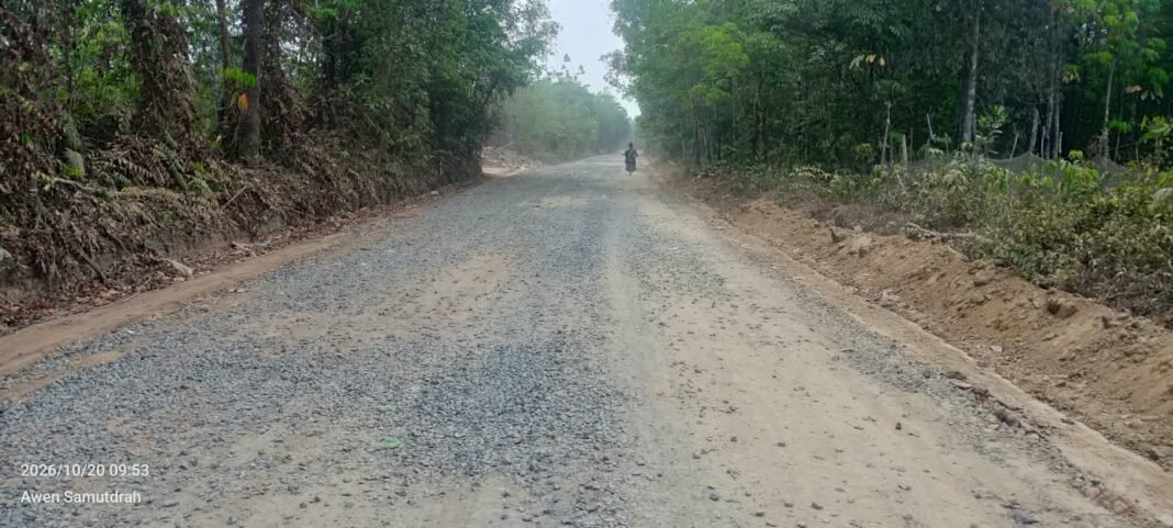 PRYEK Rp 2 MILIAR DI PALI SILUMAN! TANPA PAPAN PROYEK, BATU AGREGAT COR TIPIS DIDUGA -AKALAN KONTRAKTOR PRYEK Rp 2 MILIAR DI PALI SILUMAN! TANPA PAPAN PROYEK, BATU AGREGAT COR TIPIS DIDUGA -AKALAN KONTRAKTOR