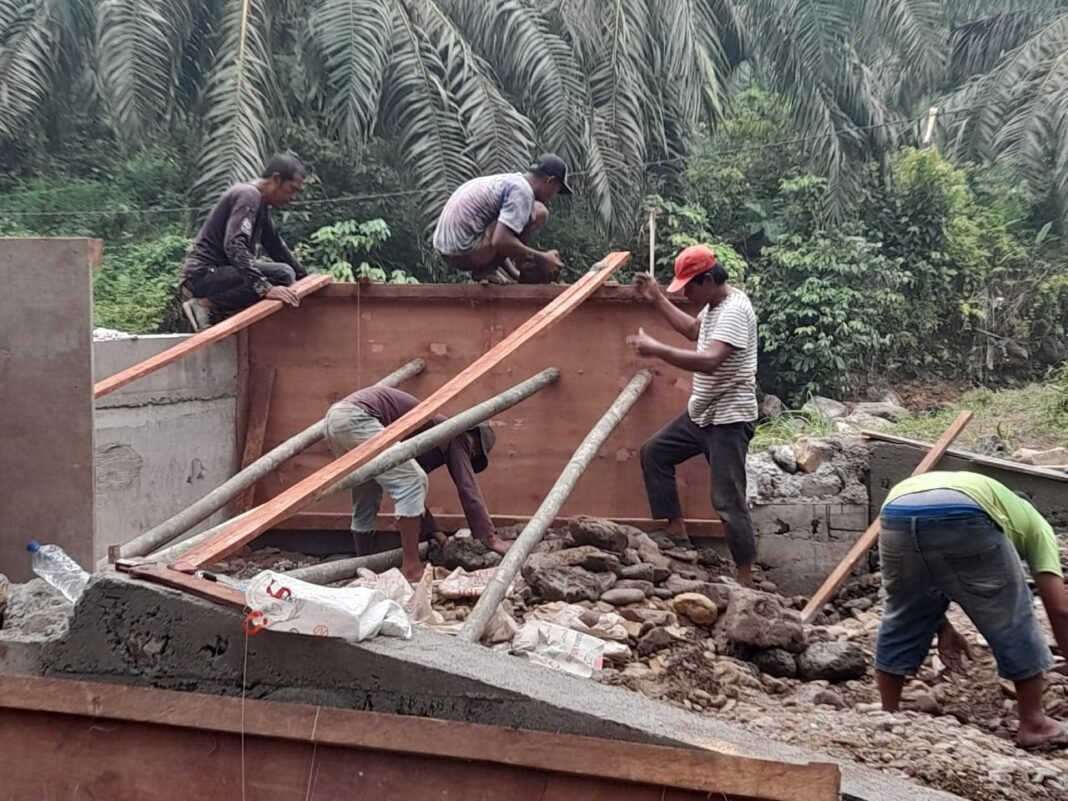Kodim 0212/TS Bangun Jembatan Beton Hasahatan II, Progres Capai 59 Persen Kodim 0212/TS Bangun Jembatan Beton Hasahatan II, Progres Capai 59 Persen