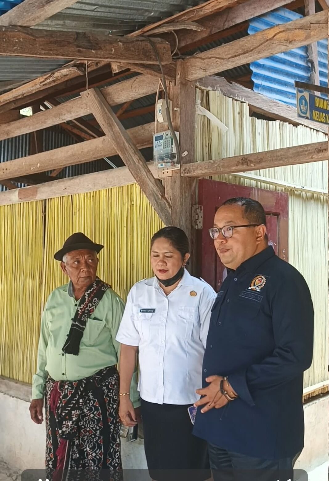 Sepuluh Tahun Berlalu, Siswa SMAN 2 Sulamu Masih Belajar di Ruang Darurat, Winston Rondo Prihatin Sepuluh Tahun Berlalu, Siswa SMAN 2 Sulamu Masih Belajar di Ruang Darurat, Winston Rondo Prihatin