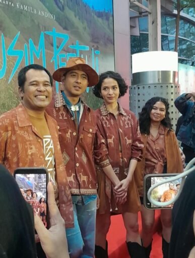 20 Tahun Pergi, Putri Marino Pulang Memburu Luka: “Empat Musim Pertiwi” Siap Meledak di Bioskop 20 Tahun Pergi, Putri Marino Pulang Memburu Luka: “Empat Musim Pertiwi” Siap Meledak di Bioskop