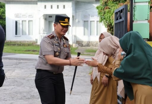 Polisi Peduli Pendidikan, Kapolres Sabang Edukasi Pelajar Cegah Tawuran dan Perundungan | Kompas.sbs Polisi Peduli Pendidikan, Kapolres Sabang Edukasi Pelajar Cegah Tawuran dan Perundungan | Kompas.sbs